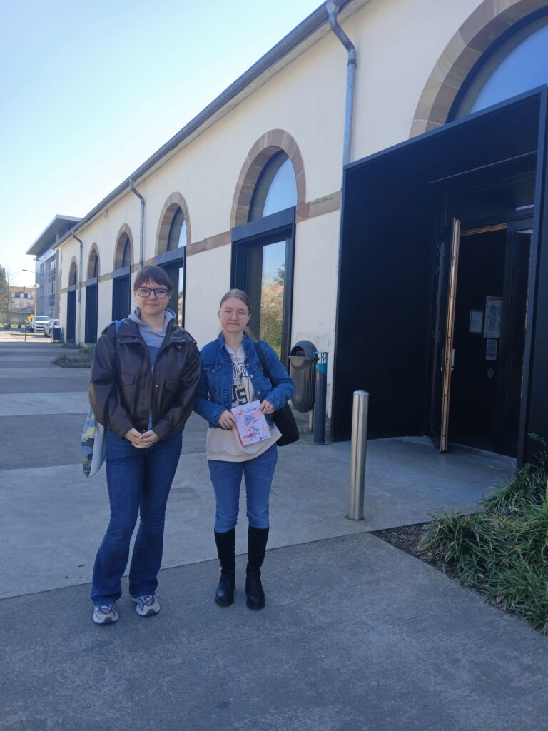 𝐍𝐨𝐬 𝐬𝐭𝐚𝐠𝐢𝐚𝐢𝐫𝐞𝐬 𝐨𝐧𝐭 𝐝𝐞́𝐛𝐚𝐫𝐪𝐮𝐞́ 𝐚̀ 𝐥𝐚 𝐌𝐞́𝐝𝐢𝐚𝐭𝐡𝐞̀𝐪𝐮𝐞 𝐝𝐞 𝐋𝐮𝐧𝐞́𝐯𝐢𝐥𝐥𝐞… 𝐞𝐭 𝐢𝐥𝐬 𝐨𝐧𝐭 𝐚𝐝𝐨𝐫𝐞́ !