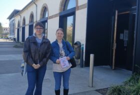 𝐍𝐨𝐬 𝐬𝐭𝐚𝐠𝐢𝐚𝐢𝐫𝐞𝐬 𝐨𝐧𝐭 𝐝𝐞́𝐛𝐚𝐫𝐪𝐮𝐞́ 𝐚̀ 𝐥𝐚 𝐌𝐞́𝐝𝐢𝐚𝐭𝐡𝐞̀𝐪𝐮𝐞 𝐝𝐞 𝐋𝐮𝐧𝐞́𝐯𝐢𝐥𝐥𝐞… 𝐞𝐭 𝐢𝐥𝐬 𝐨𝐧𝐭 𝐚𝐝𝐨𝐫𝐞́ !