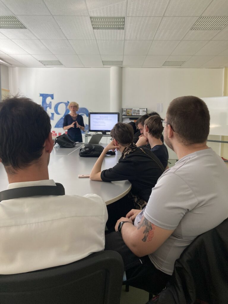 Présentation métiers du sanitaire et du social