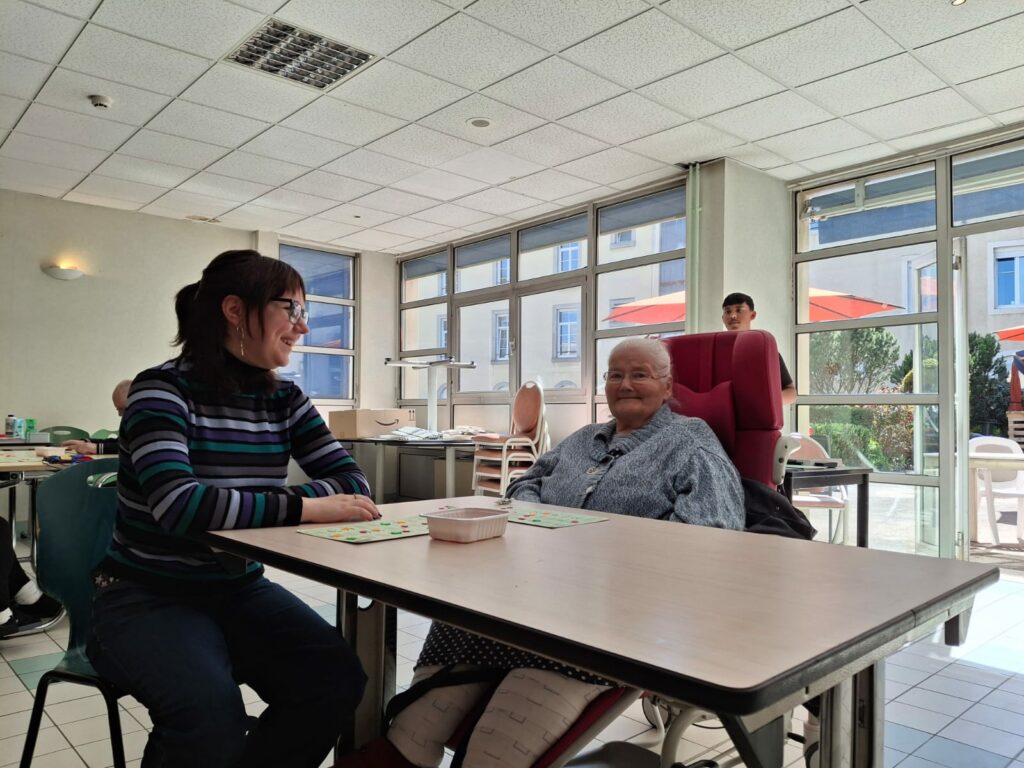 𝐈𝐧𝐯𝐚𝐬𝐢𝐨𝐧 𝐝𝐞 𝐣𝐞𝐮𝐧𝐞𝐬 𝐝𝐞́𝐭𝐞𝐜𝐭𝐞́𝐞 𝐚̀ 𝐥𝐚 𝐌𝐚𝐢𝐬𝐨𝐧 𝐝𝐞 𝐑𝐞𝐭𝐫𝐚𝐢𝐭𝐞 𝐒𝐭 𝐂𝐡𝐚𝐫𝐥𝐞𝐬 !